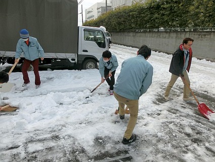 雪かき中